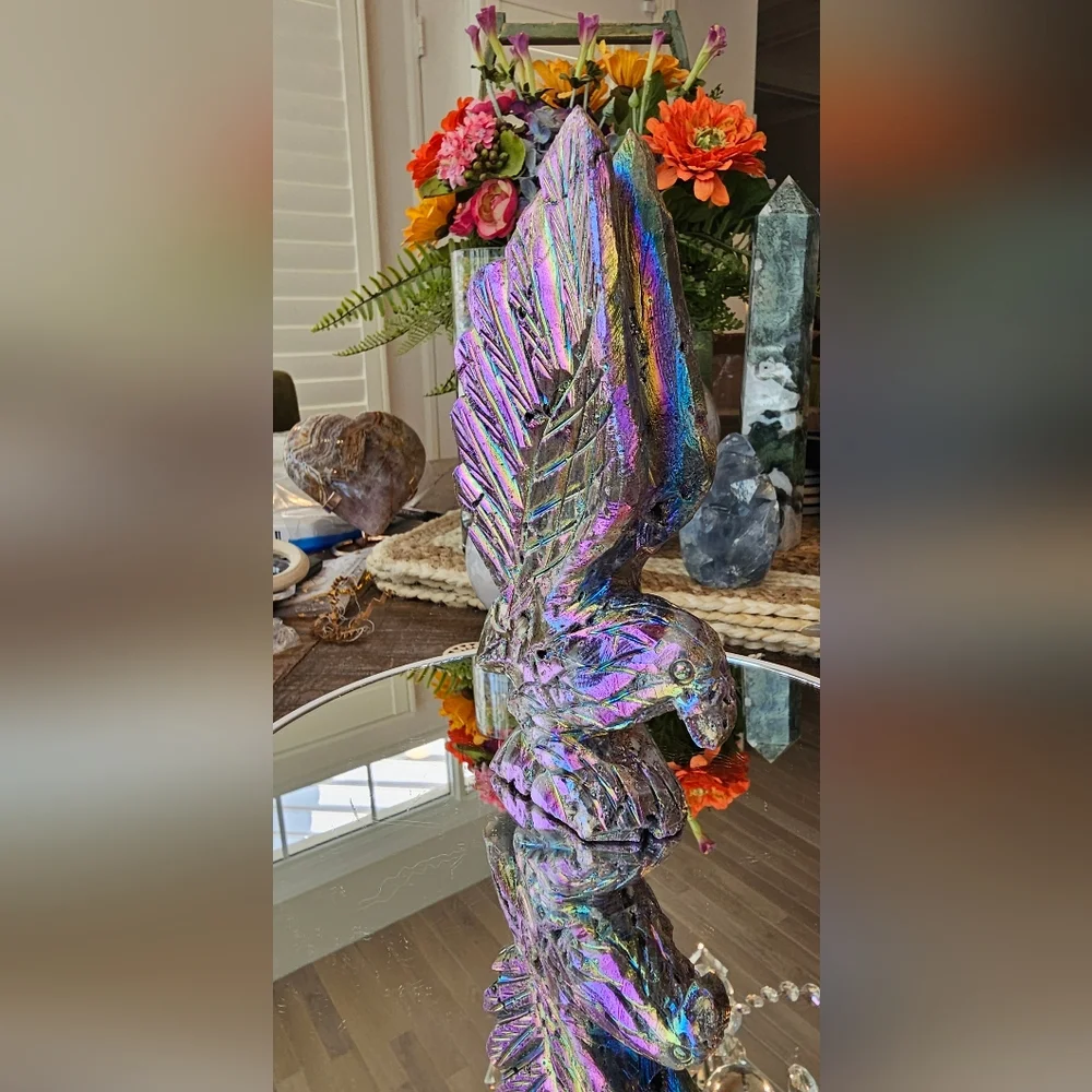 Aura Titanium Hawk Crystal Carving - Picture 3 of 8